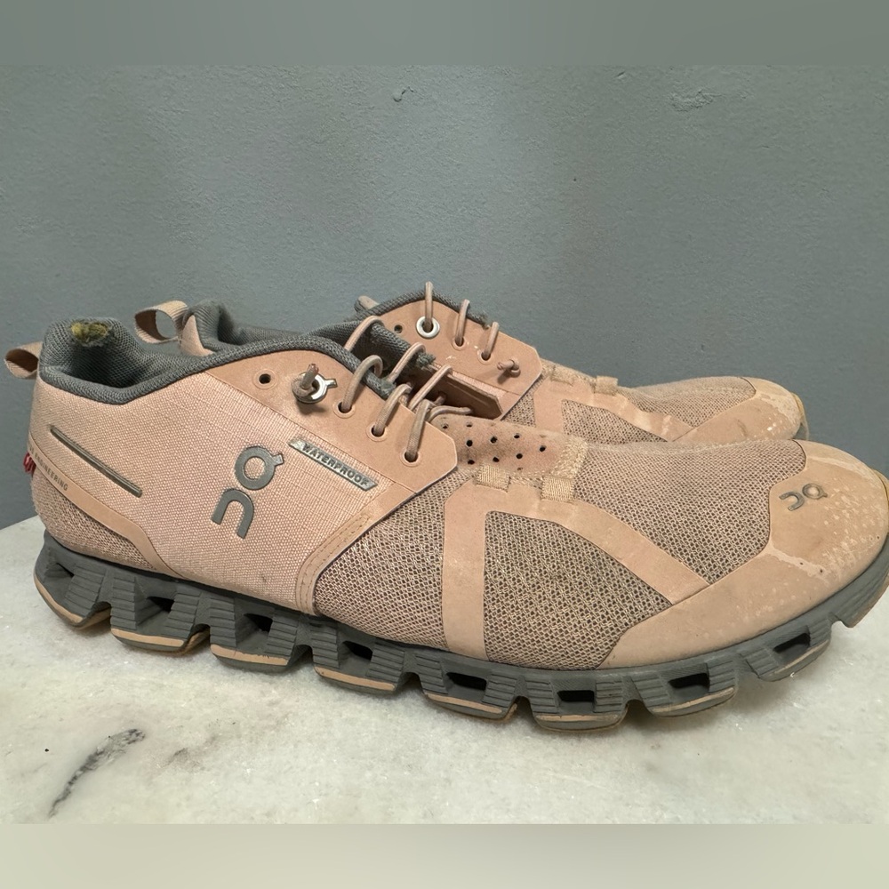 On Cloud 5 Waterproof Womens 8 US Rose/Shell Athletic Running Shoes Sneakers